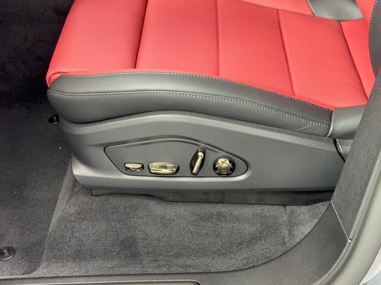 New 2026 Porsche Cayenne S AWD/4WD image 16