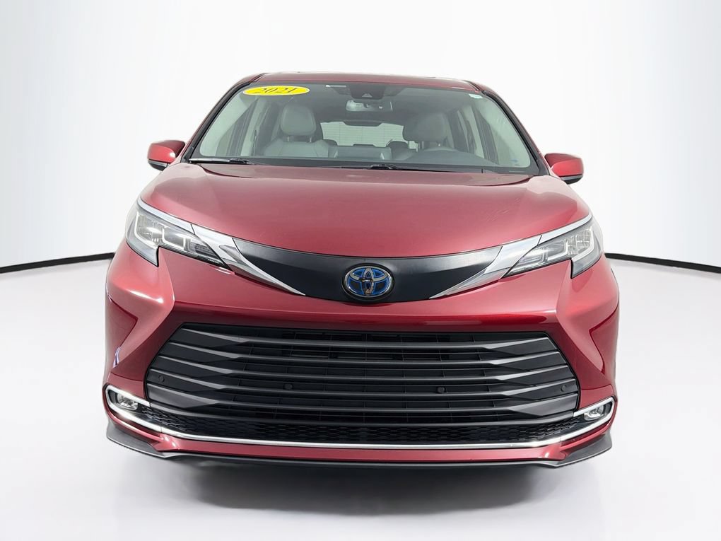 Used 2021 Toyota Sienna XLE FWD image 2