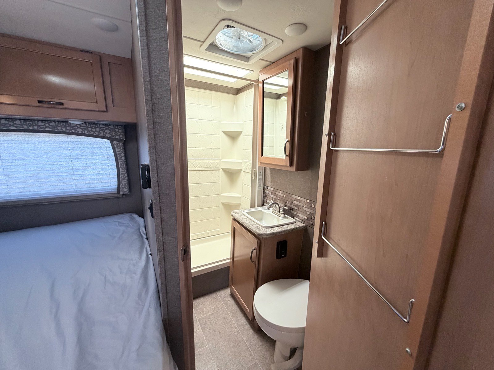 Used 2017 Ford E-450 and Econoline 450 Super Duty w/ Motorhome Prep Package RWD image 21
