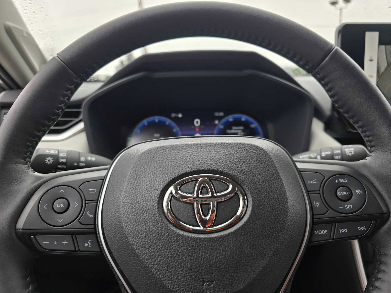 Used 2023 Toyota RAV4 Limited image 31