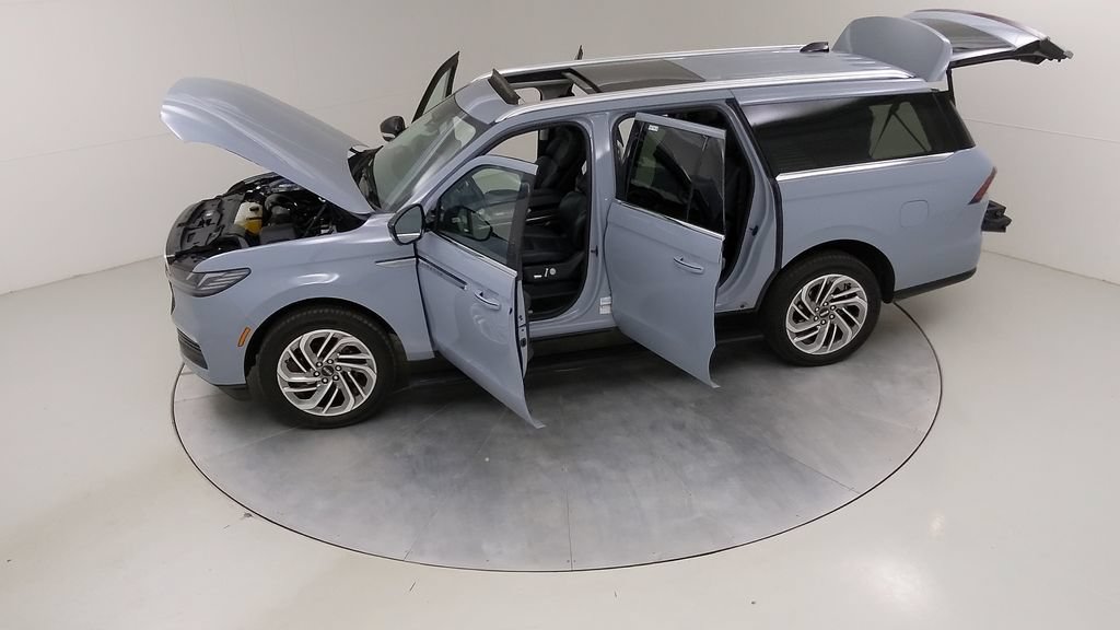 Used 2026 Lincoln Navigator L Reserve AWD/4WD image 58