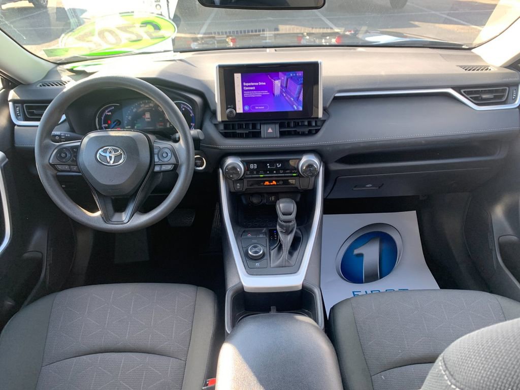 Used 2025 Toyota RAV4 XLE AWD/4WD image 16