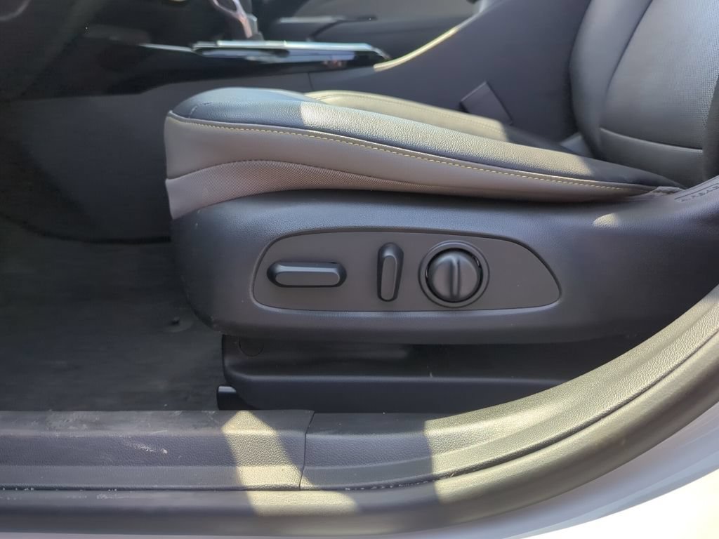 Certified 2024 Chevrolet Trax ACTIV w/ Sunroof Package FWD image 17