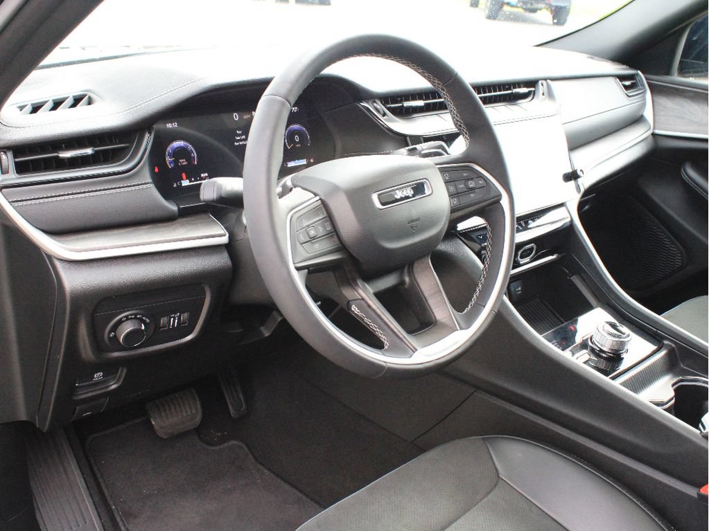 Used 2026 Jeep Grand Cherokee Altitude AWD/4WD image 12