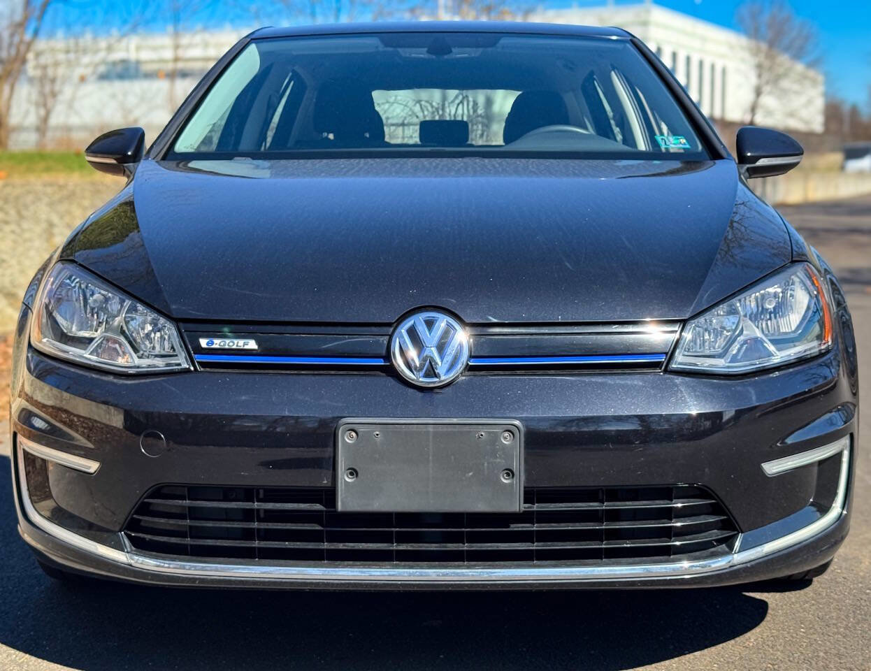 Used 2016 Volkswagen e-Golf SE w/ DC Fast Charging Package FWD image 3