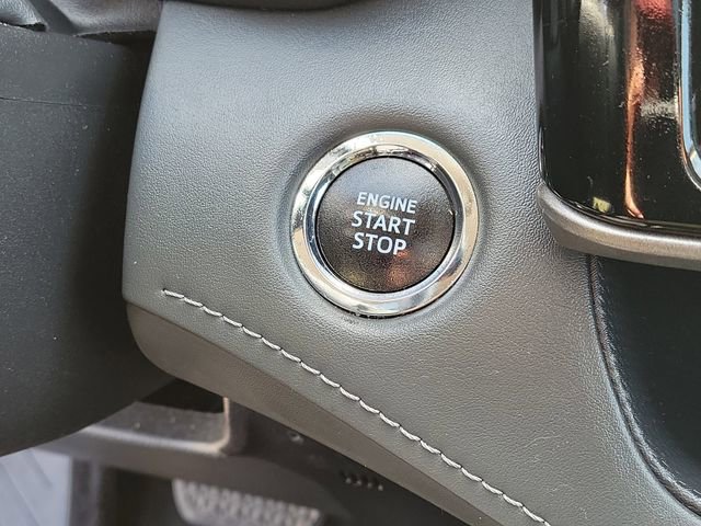 Used 2022 Toyota Highlander XLE AWD/4WD image 12