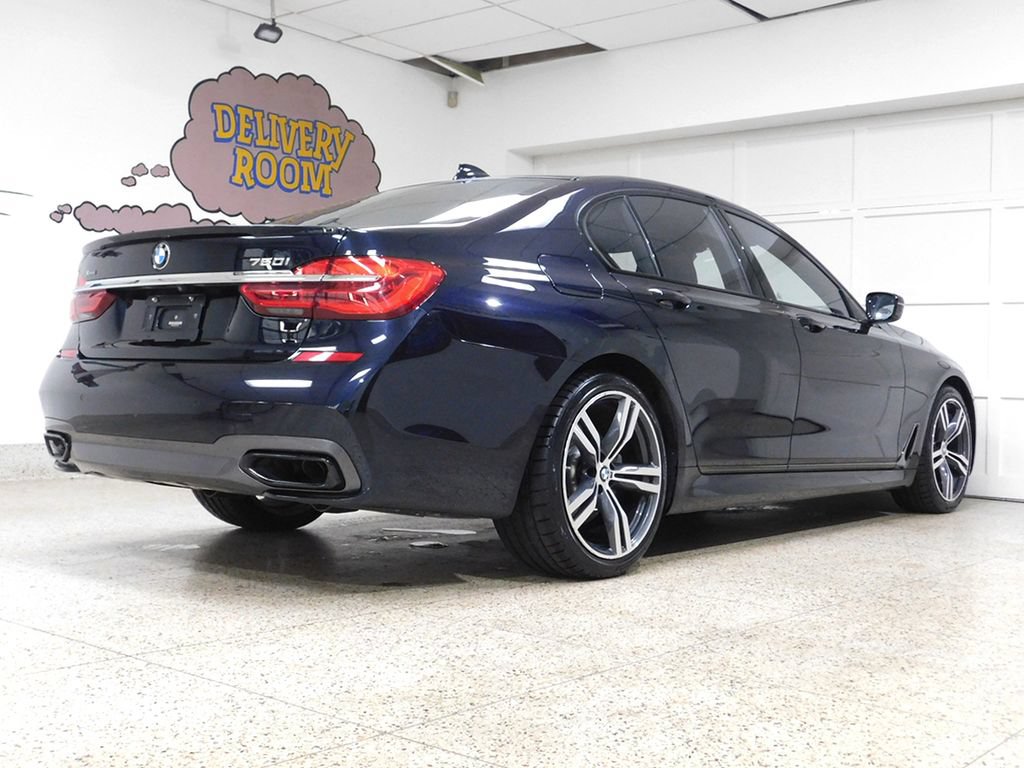Used 2019 BMW 750i xDrive AWD/4WD image 4