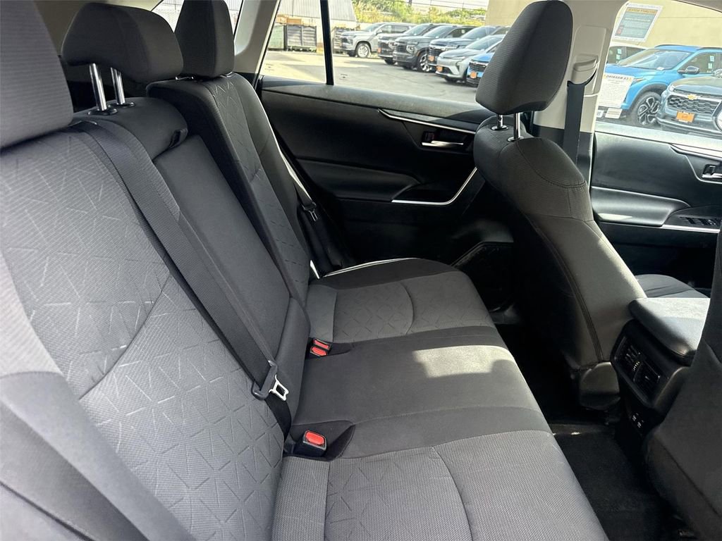 Used 2020 Toyota RAV4 XLE FWD image 23