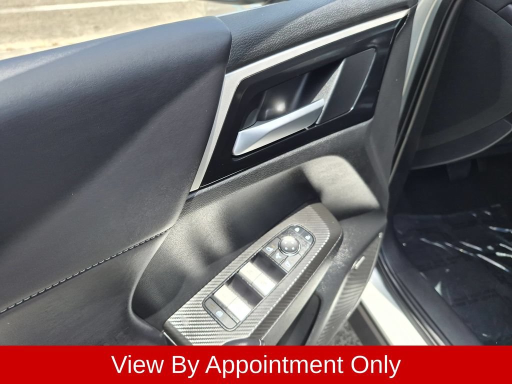 Used 2025 Mitsubishi Outlander SE AWD/4WD image 21