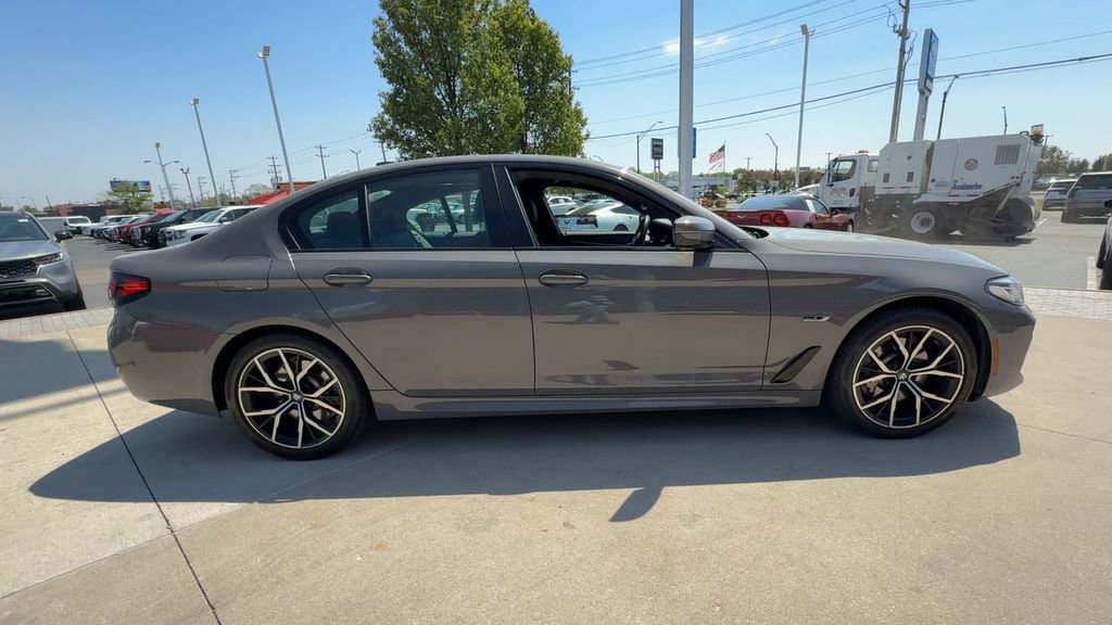 Used 2022 BMW 530e xDrive w/ Premium Package AWD/4WD image 9