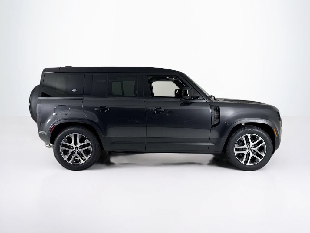Used 2024 Land Rover Defender 110 SE AWD/4WD image 6