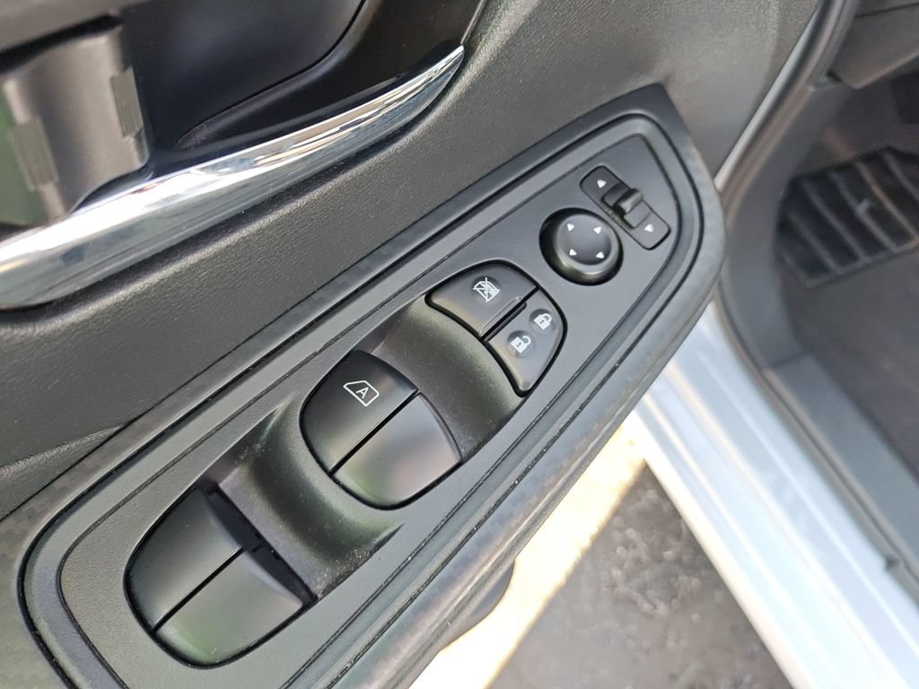 Used 2024 Nissan Versa SV FWD image 11