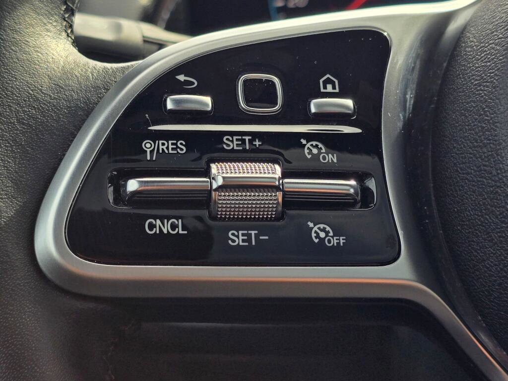 Used 2023 Mercedes-Benz GLB 250 4MATIC w/ Premium Package image 43