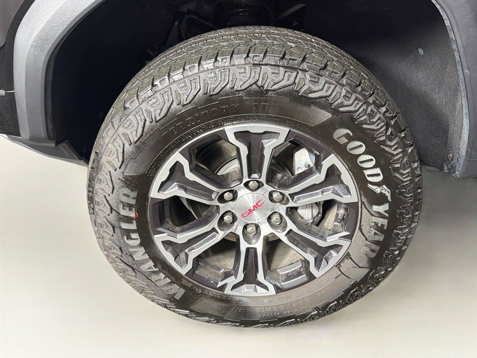 Used 2025 GMC Canyon AT4 w/ Technology Plus Package AWD/4WD image 34