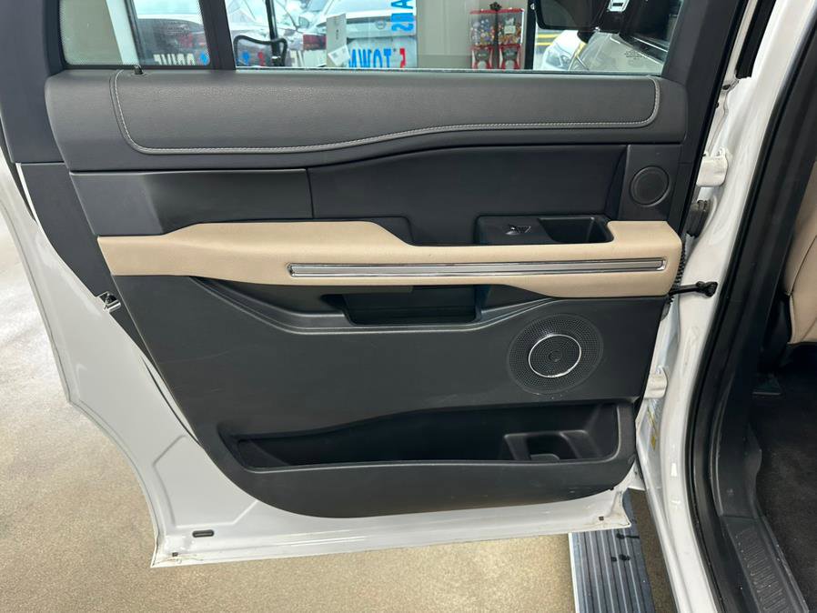 Used 2023 Ford Expedition Max Limited image 34