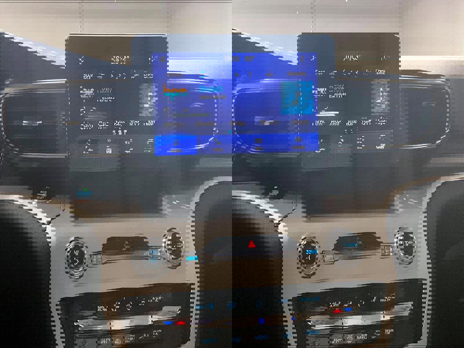 Used 2020 Ford Explorer XLT w/ Equipment Group 202A image 9