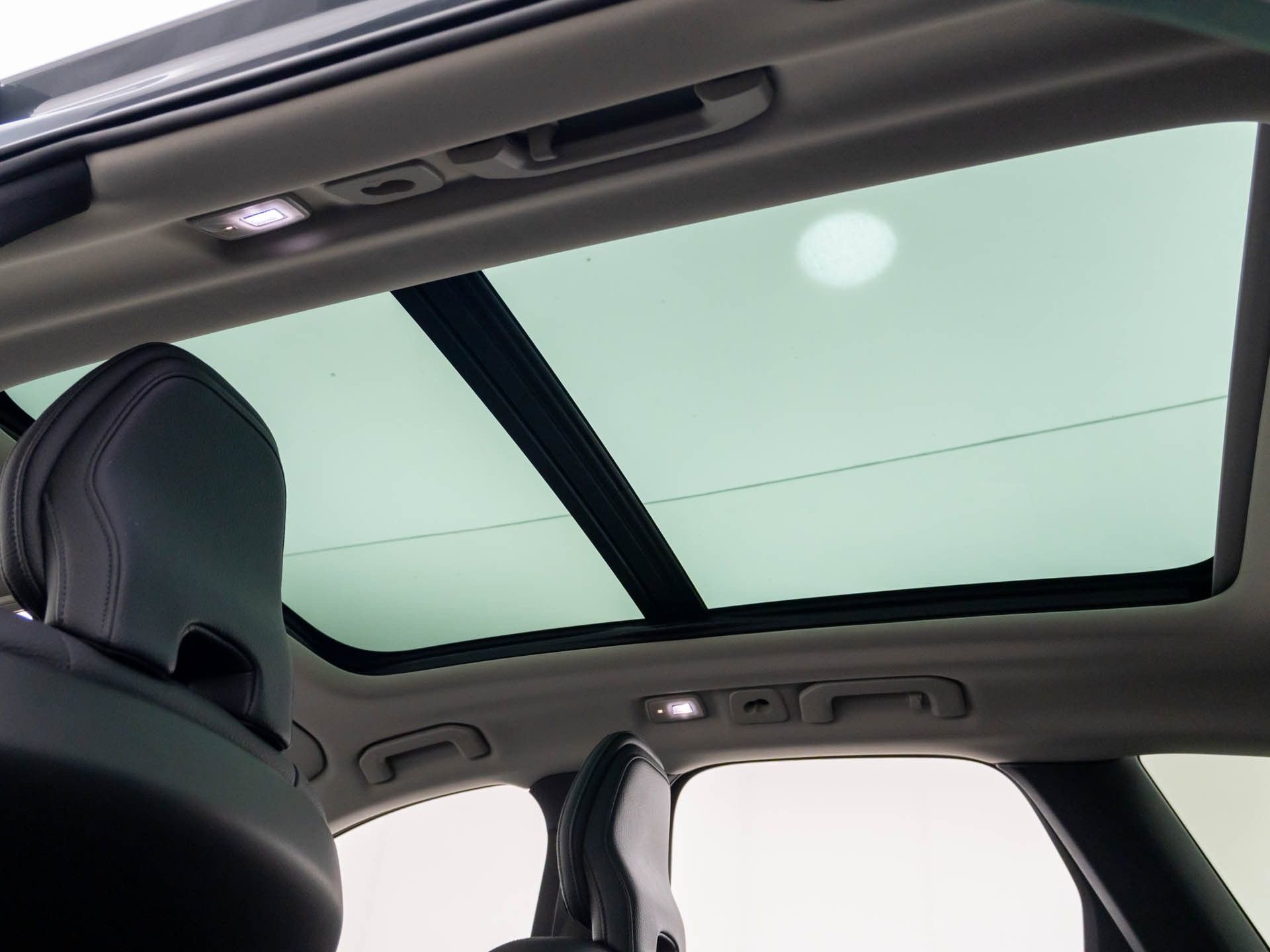 Used 2023 Volvo XC60 B5 Plus w/ Climate Package image 19