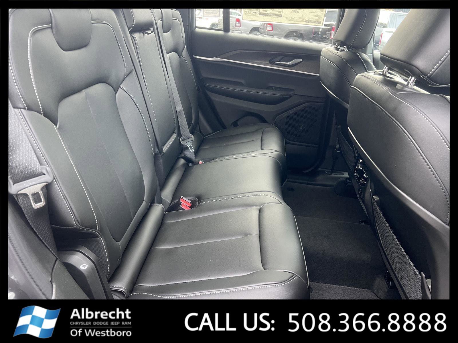 New 2025 Jeep Grand Cherokee Limited w/ Black Appearance Package image 14