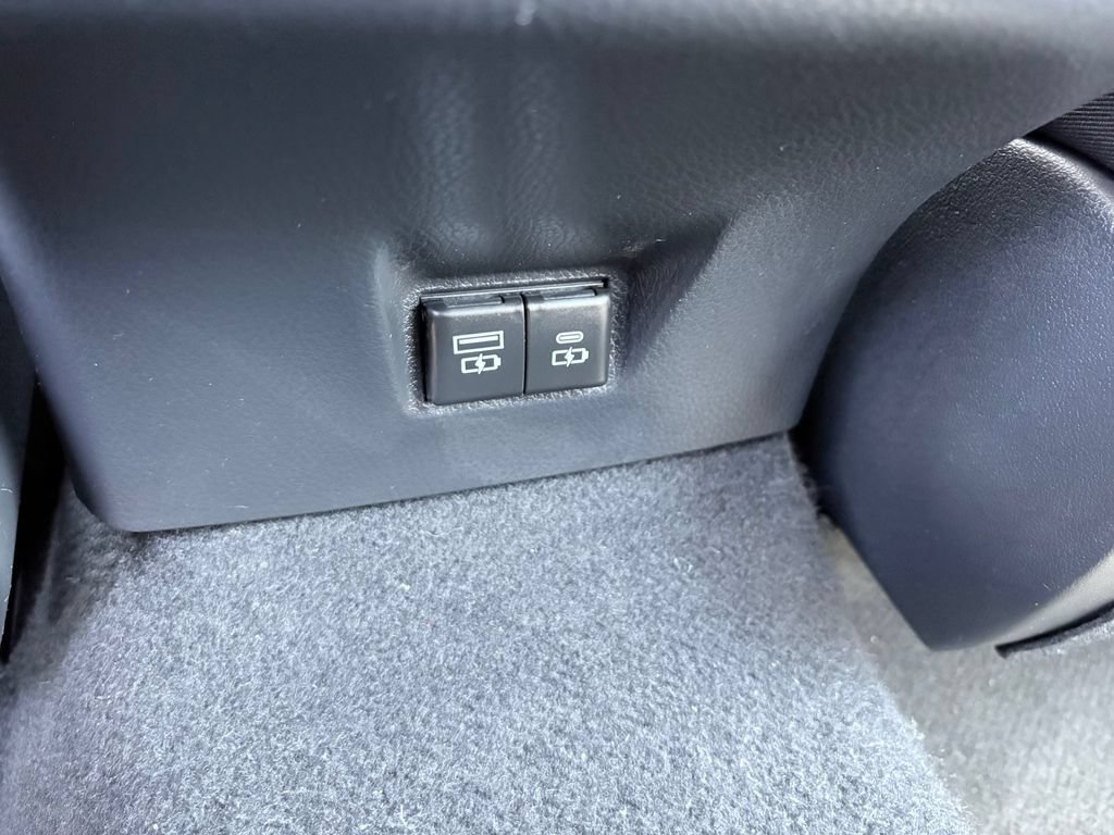 Used 2025 Toyota Camry LE FWD image 10