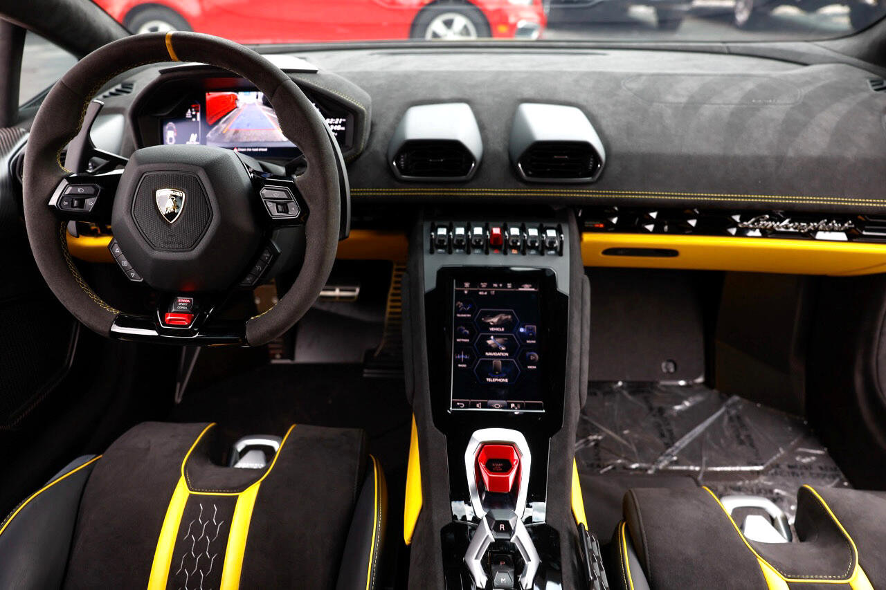 Used 2023 Lamborghini Huracan Tecnica image 18