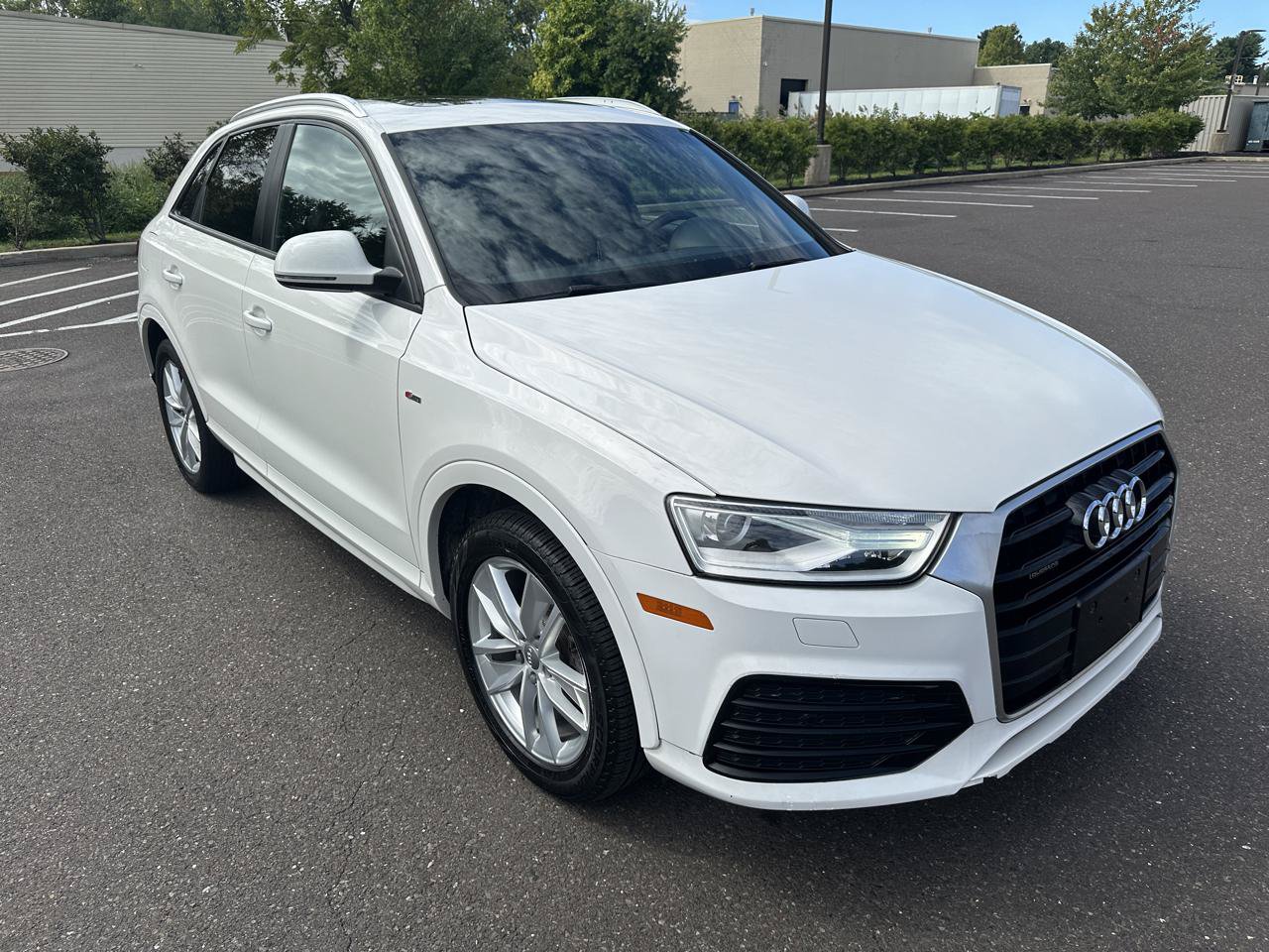 Used 2018 Audi Q3 2.0T Premium w/ Convenience Package AWD/4WD image 3