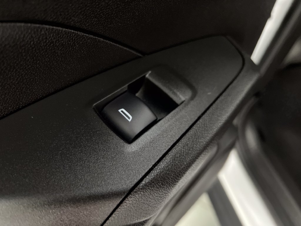 Used 2025 Chevrolet Trax LT FWD image 20