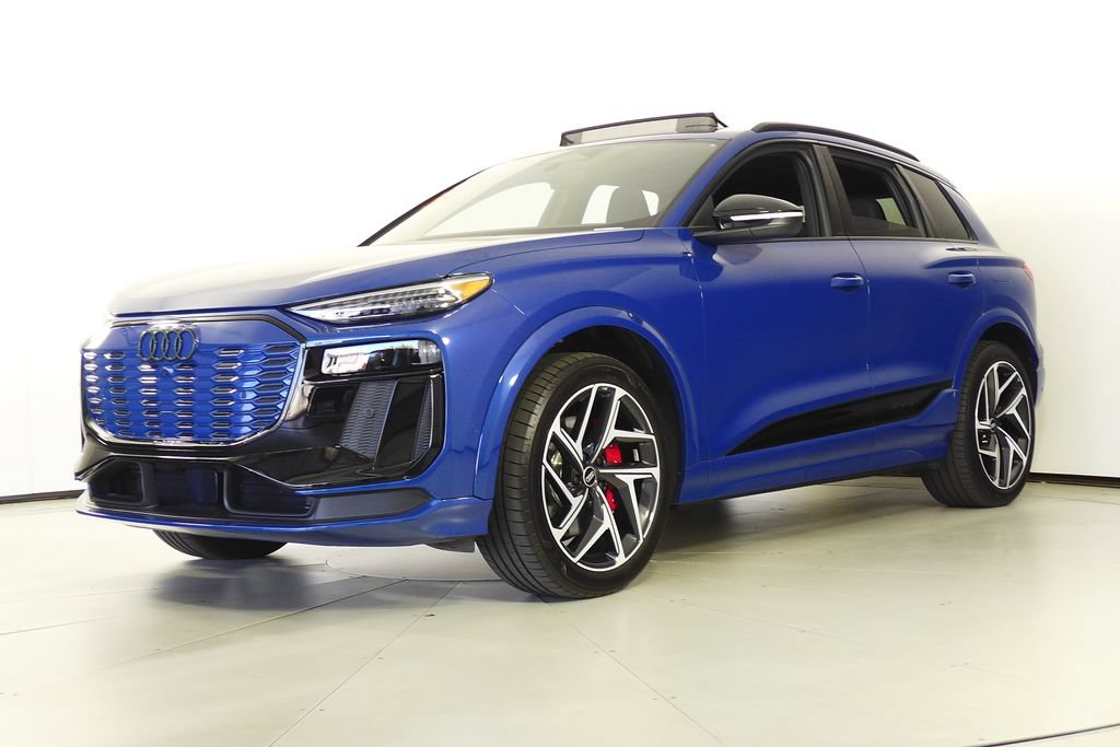 Used 2025 Audi SQ6 e-tron Premium Plus w/ Premium Plus AWD/4WD image 2