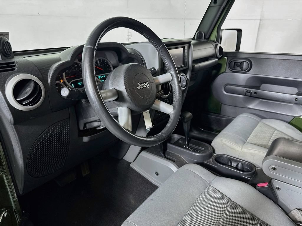 Used 2008 Jeep Wrangler Unlimited Sahara w/ Dual Top Group AWD/4WD image 9