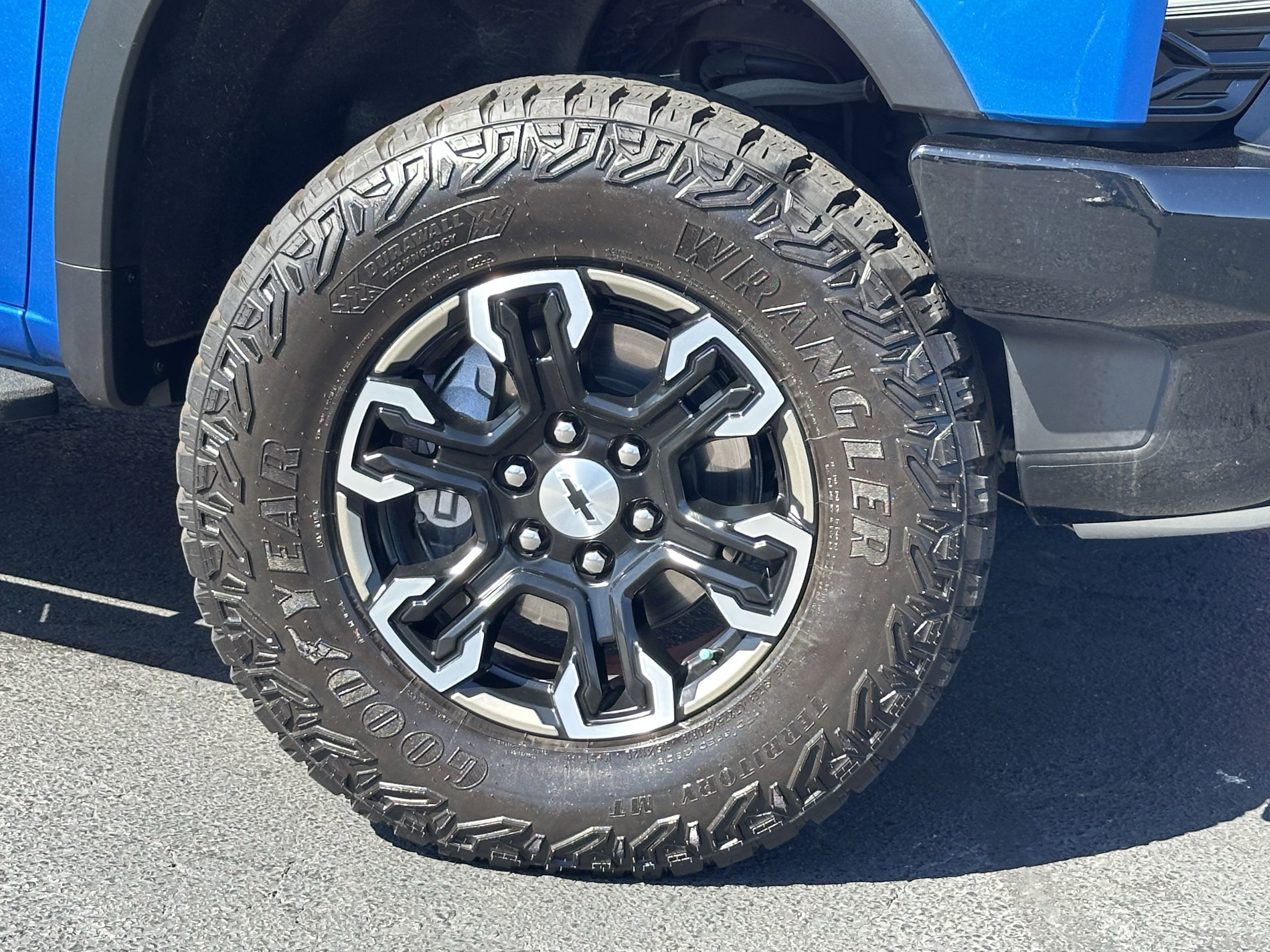 Used 2023 Chevrolet Silverado 1500 ZR2 image 8