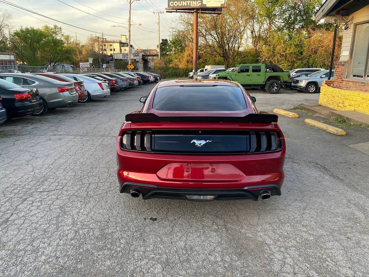 Used 2018 Ford Mustang Coupe RWD image 4