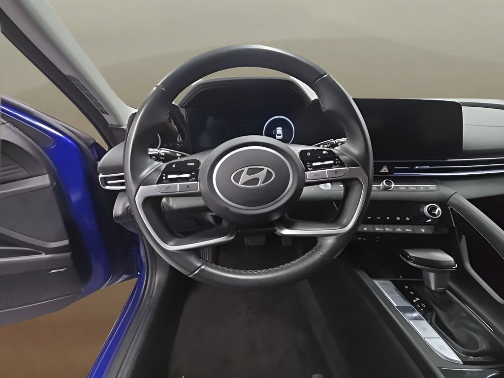 Certified 2025 Hyundai Elantra Limited FWD image 29