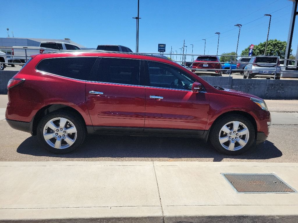 Used 2017 Chevrolet Traverse LT w/ Style and Technology Package FWD image 8