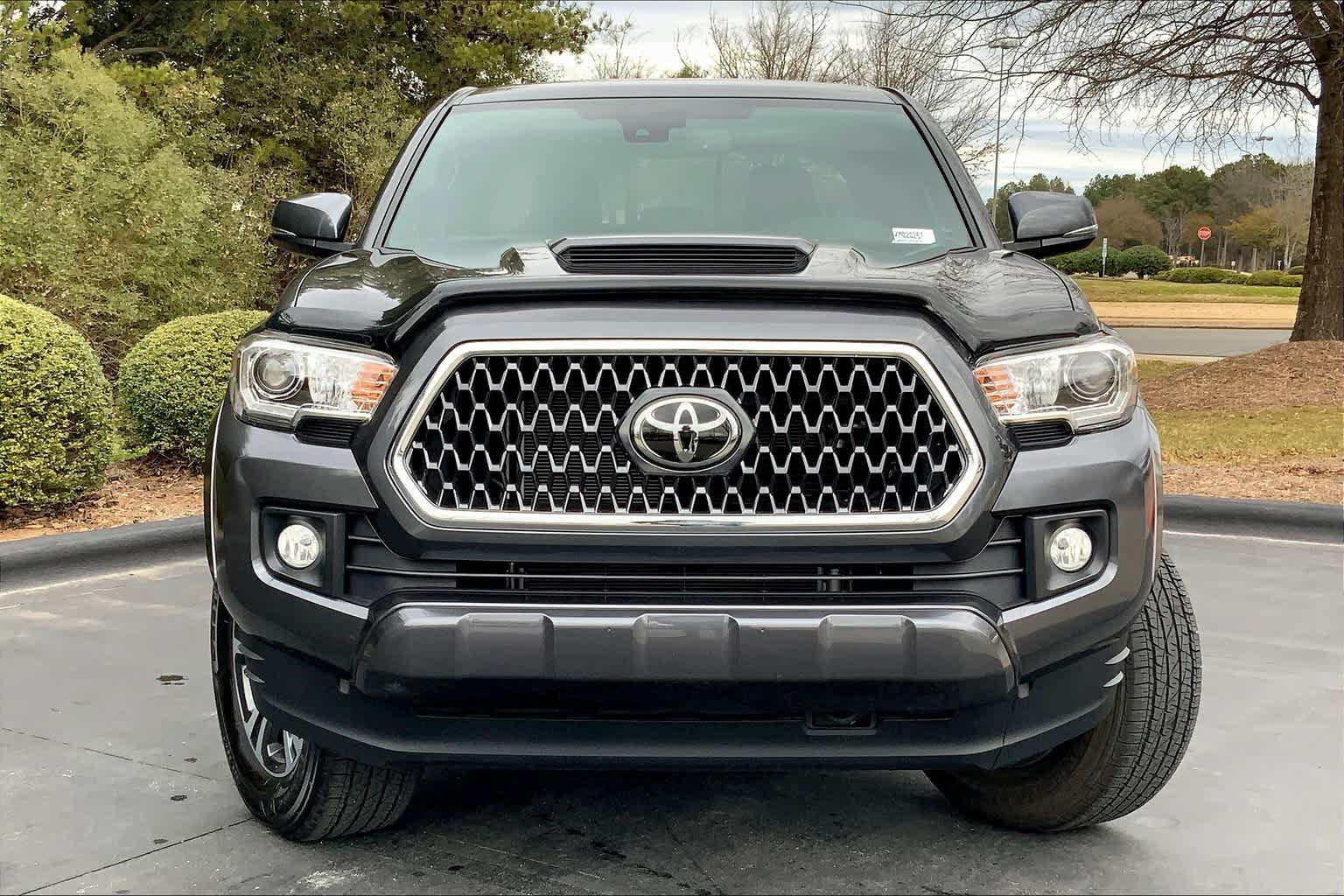 Used 2019 Toyota Tacoma TRD Sport w/ TRD Premium Sport Package RWD image 4
