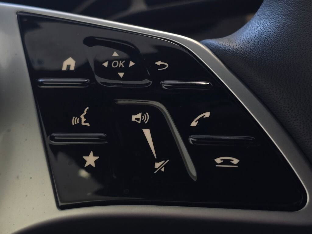 Used 2025 Mercedes-Benz GLC 300 GLC 300 image 42