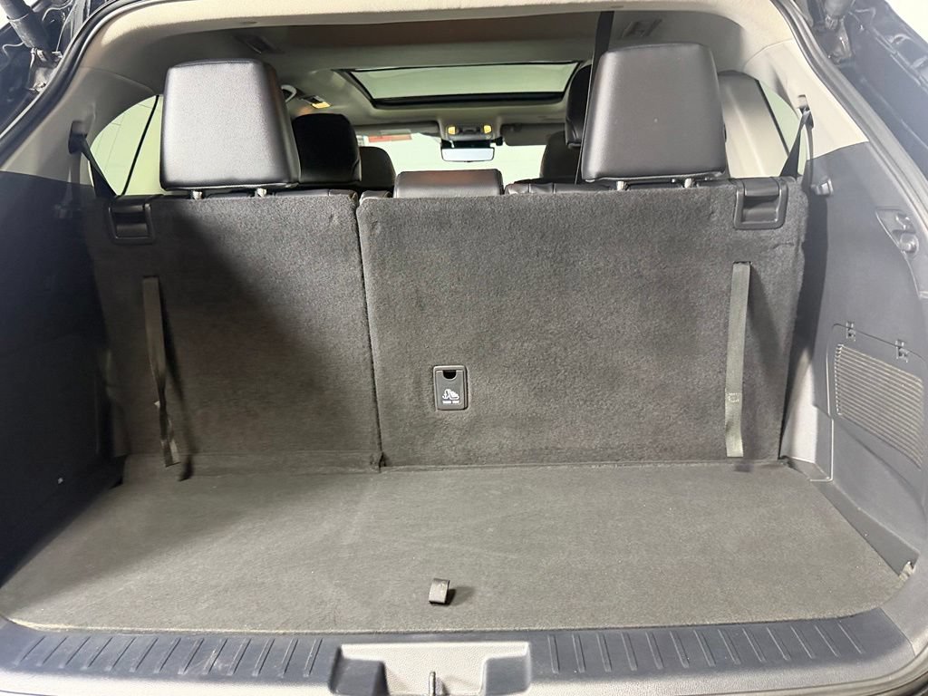 Used 2024 Toyota Highlander Platinum FWD image 31