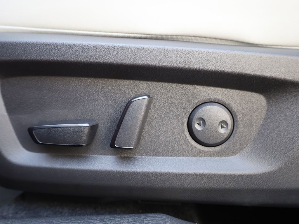 New 2025 Mitsubishi Outlander SE image 34