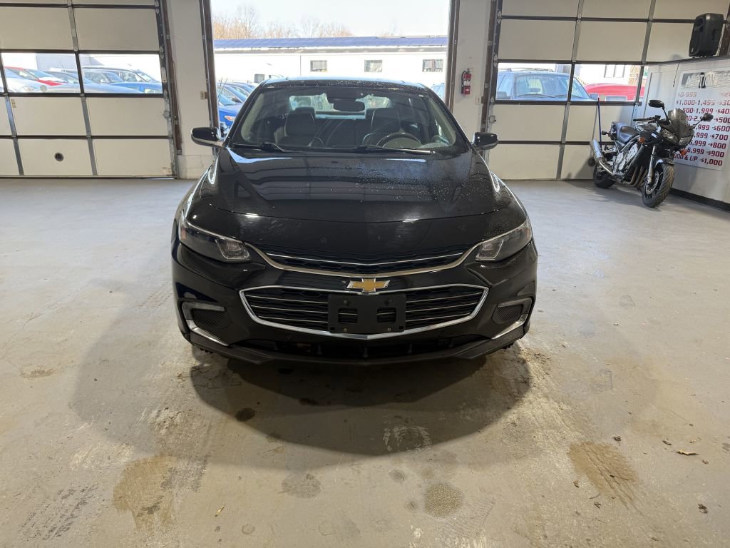 Used 2018 Chevrolet Malibu LT w/ Leather Package image 3