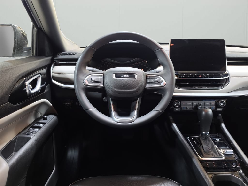 Certified 2025 Jeep Compass Limited AWD/4WD image 18
