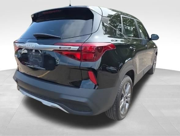 Used 2023 Kia Seltos LX AWD/4WD image 4