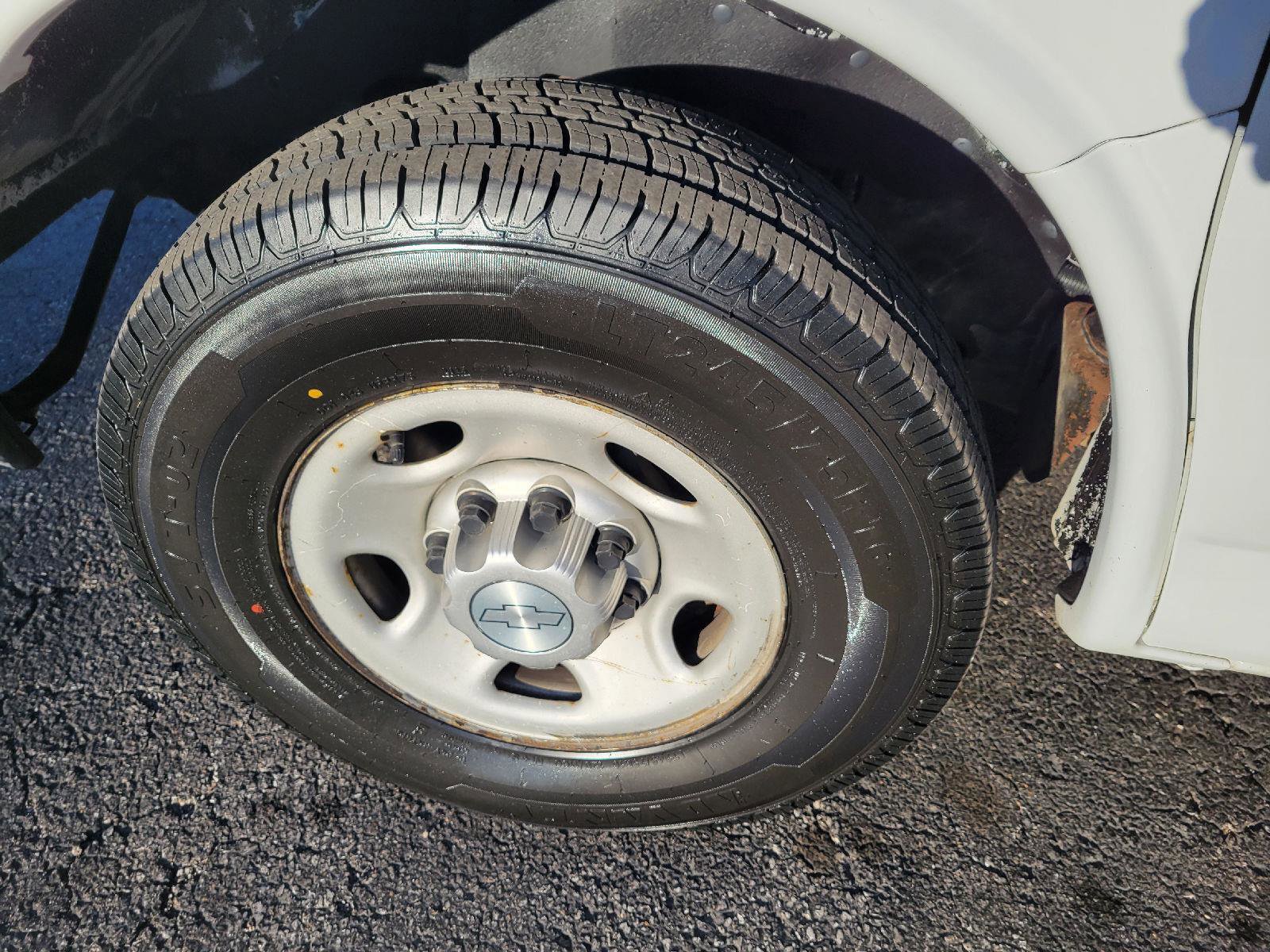 Used 2015 Chevrolet Express 2500 image 11