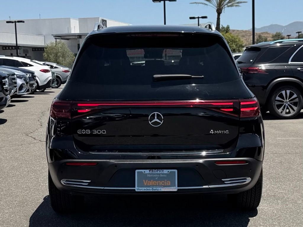 Used 2024 Mercedes-Benz EQB 300 4MATIC image 6