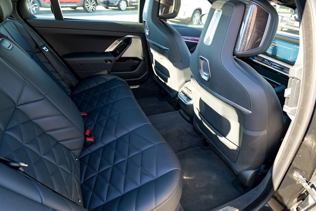 Used 2023 BMW 740i w/ Parking Assistance Package image 42