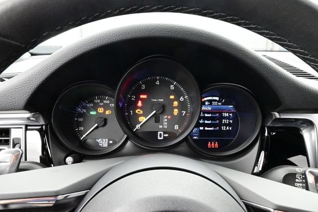 Certified 2025 Porsche Macan AWD/4WD image 9