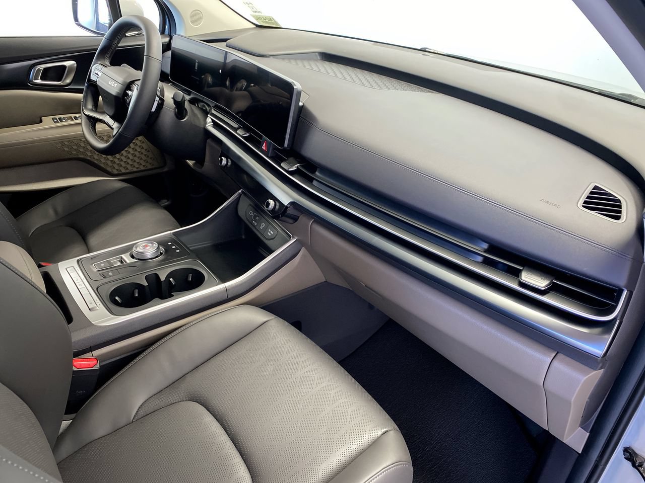 New 2027 Kia Carnival LXS FWD image 30