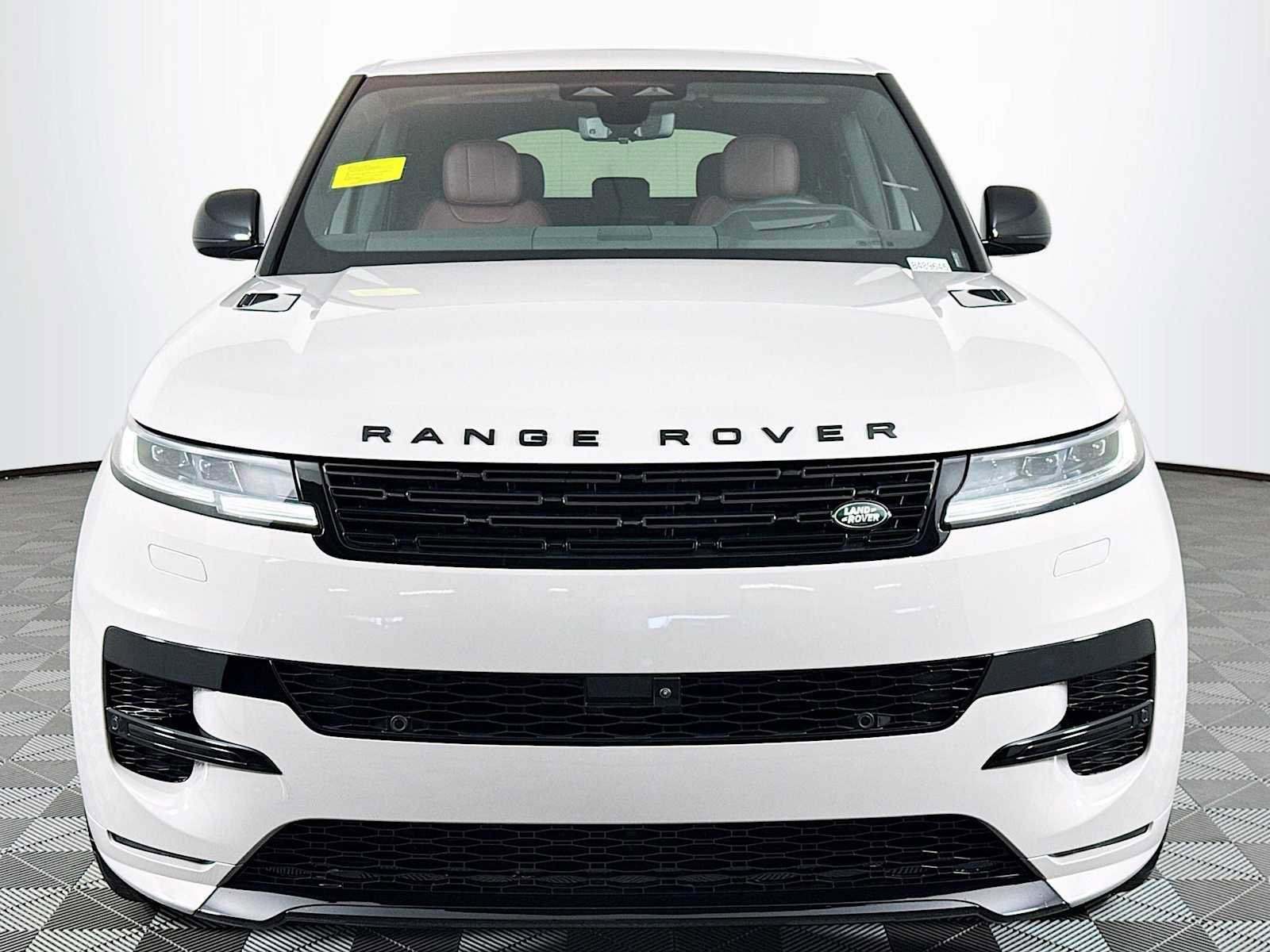 Used 2025 Land Rover Range Rover Sport Dynamic SE image 2