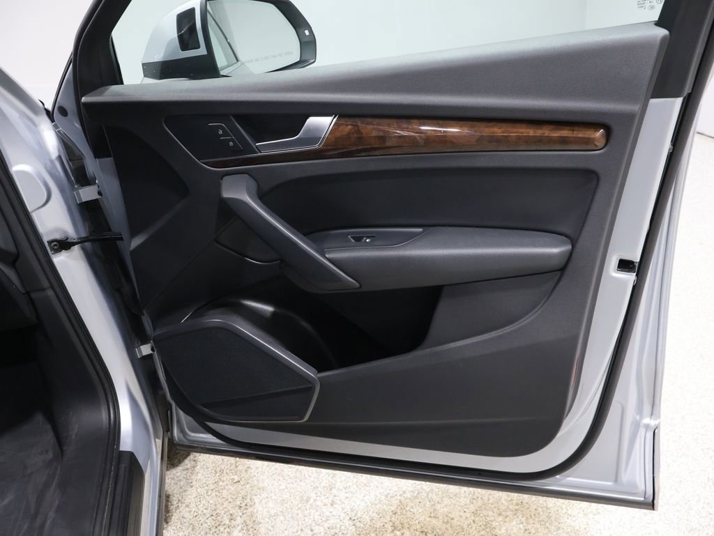 Used 2020 Audi Q5 2.0T Premium w/ Convenience Package image 24