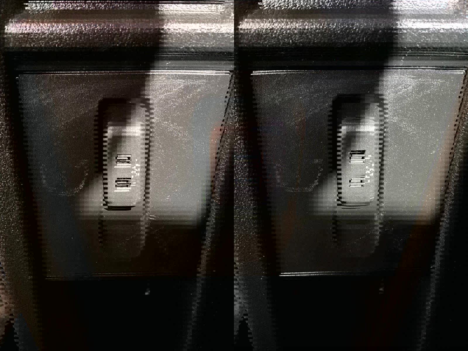 Used 2023 Chevrolet Traverse LT image 28