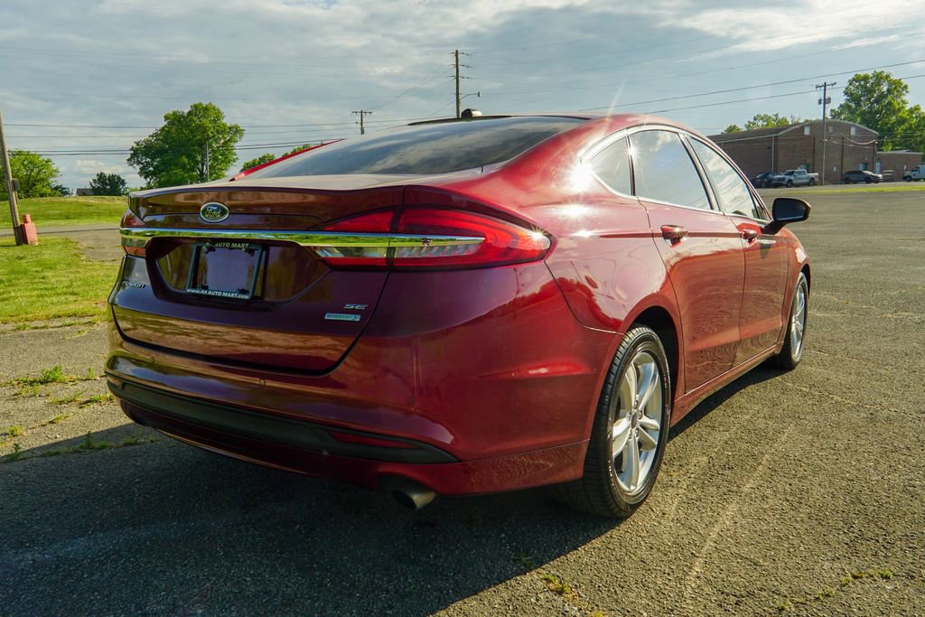 Used 2018 Ford Fusion SE w/ Fusion SE Technology Package FWD image 3