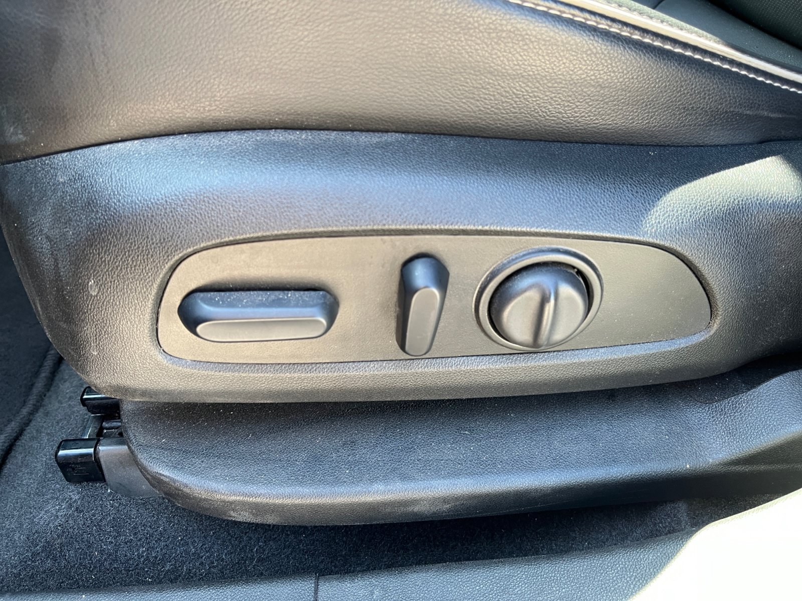 Used 2023 GMC Acadia Denali FWD image 20