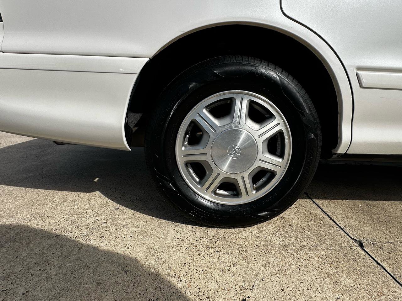 Used 1995 Toyota Avalon XLS image 12